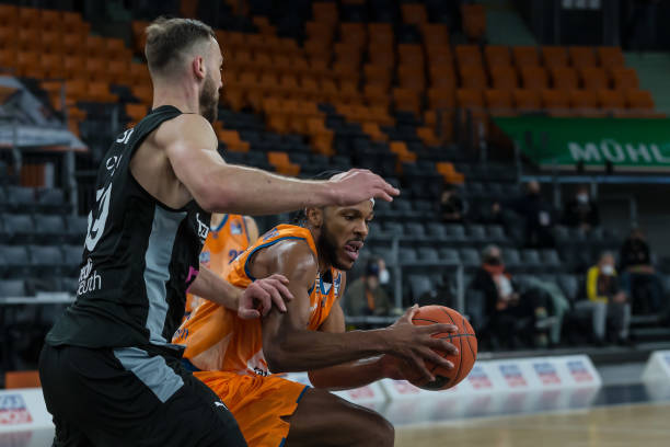 外援对决成 外援对决成